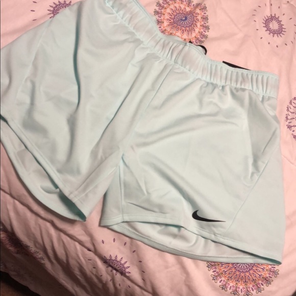 Nike Training shorts for Women - Picture 2 of 3